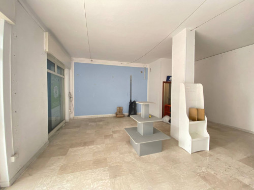 NEGOZIO a Giugliano in Campania