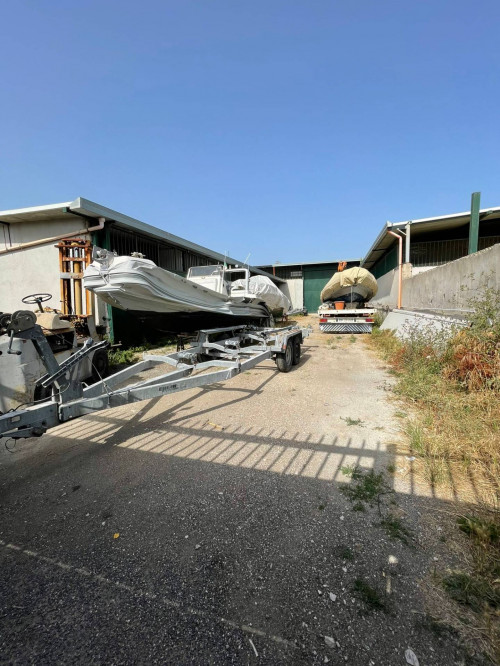 MAGAZZINO/CANTINA a Giugliano in Campania