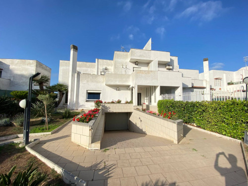 VILLA BIFAMILIARE a Giugliano in Campania