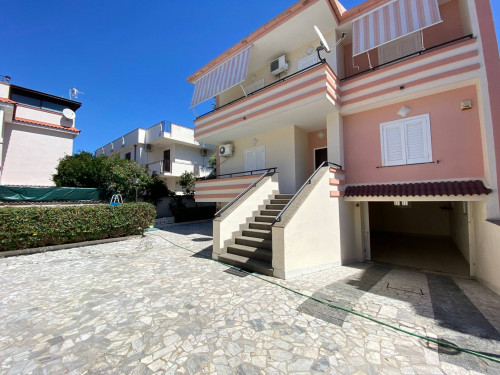 VILLA UNIFAMILIARE a Giugliano in Campania