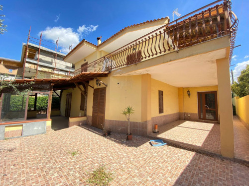 INTERO STABILE a Giugliano in Campania