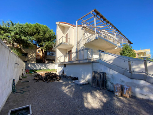 VILLA UNIFAMILIARE a Giugliano in Campania