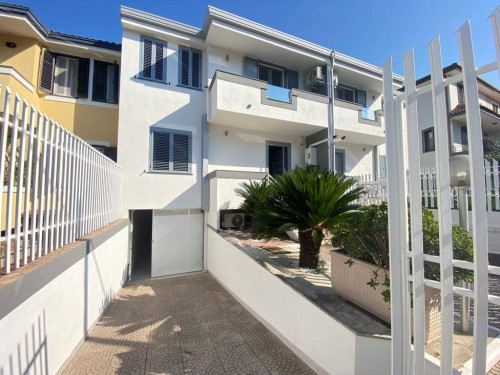 VILLA BIFAMILIARE a Giugliano in Campania