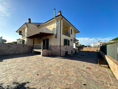 VILLA BIFAMILIARE a Giugliano in Campania