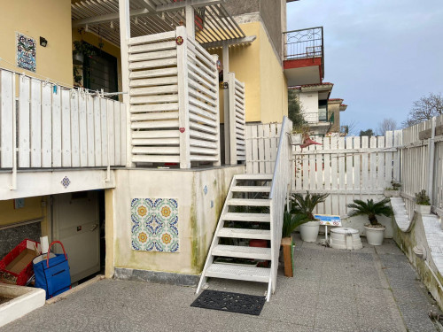 APPARTAMENTO + DI 4 LOCALI a Giugliano in Campania
