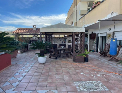 APPARTAMENTO + DI 4 LOCALI a Pozzuoli