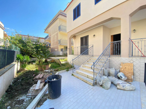 VILLA UNIFAMILIARE a Giugliano in Campania