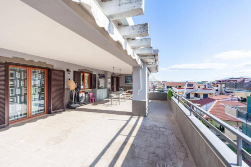 APPARTAMENTO + DI 4 LOCALI a Giugliano in Campania