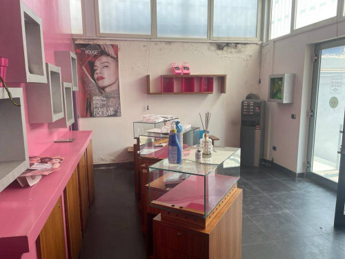 NEGOZIO a Giugliano in Campania