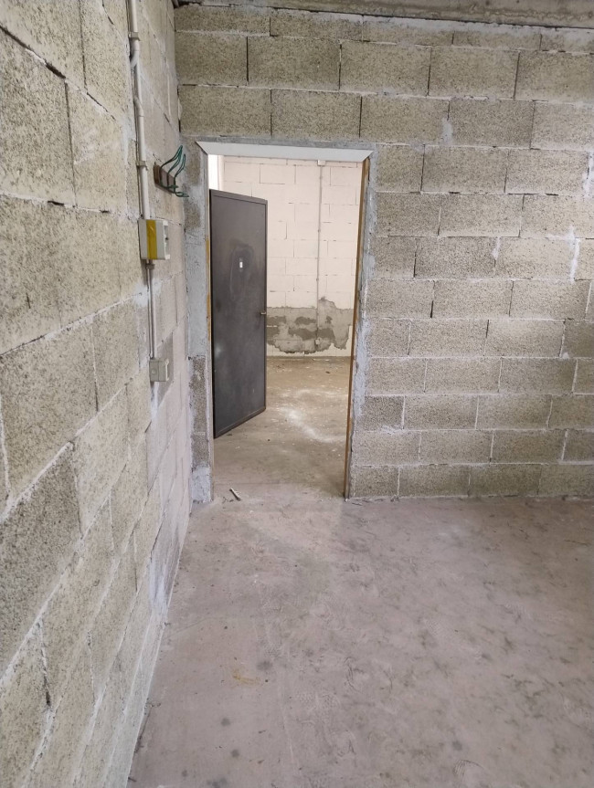 MAGAZZINO/CANTINA a Roma