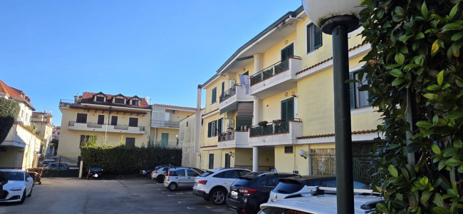 QUADRILOCALE a Giugliano in Campania