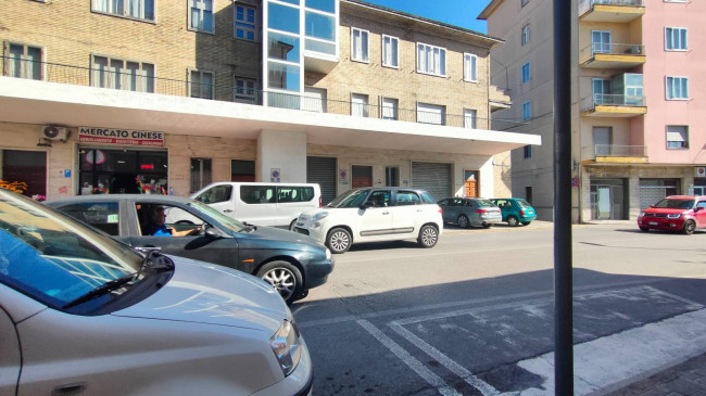 LOCALE COMMERCIALE + DEPOSITO in affitto a Fermo