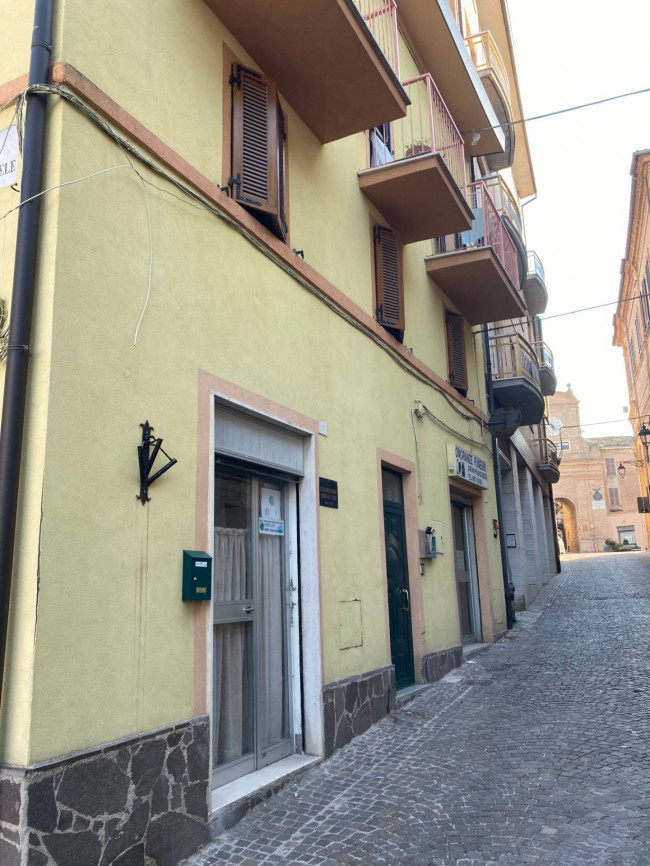 Locale Commerciale in vendita a Monte Urano