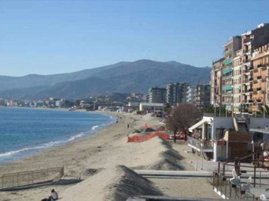 Negozio - Loc.Com. SAVONA affitto  Centro storico  Agenzia Immobiliare Mare Monti di Rovere Massimo