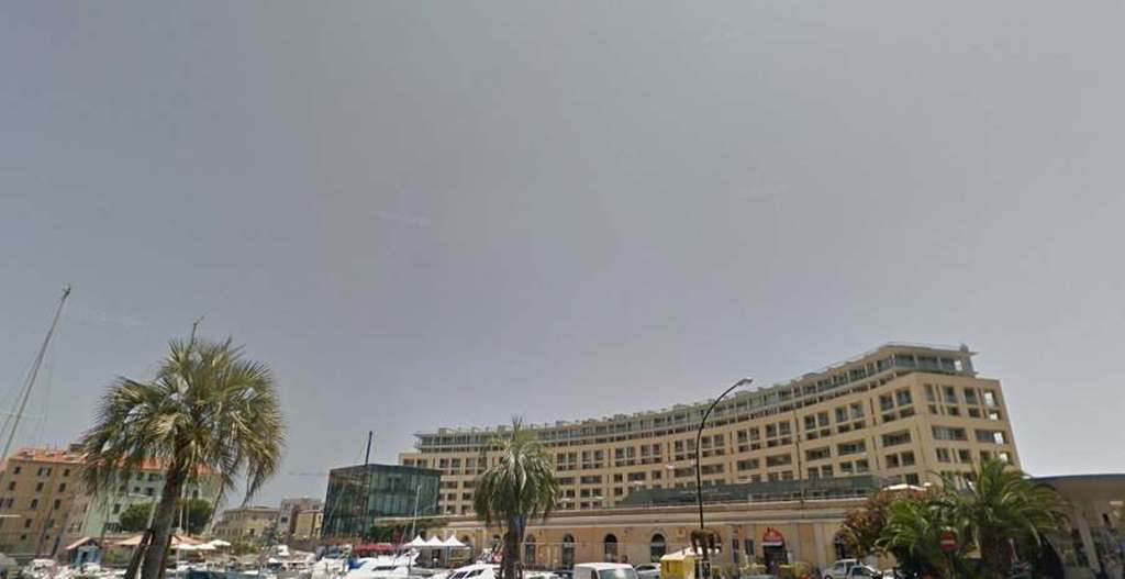 Negozio - Loc.Com. SAVONA affitto  Centro storico  Agenzia Immobiliare Mare Monti di Rovere Massimo