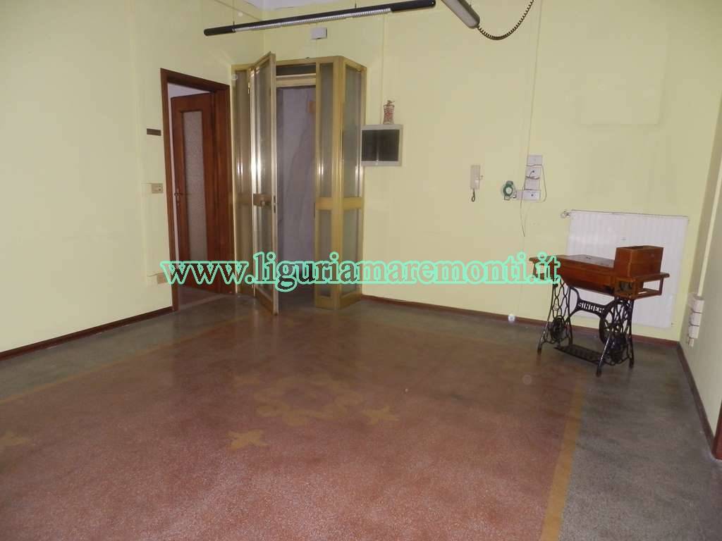 Ufficio - Loc.Com. SAVONA affitto    Agenzia Immobiliare Mare Monti di Rovere Massimo