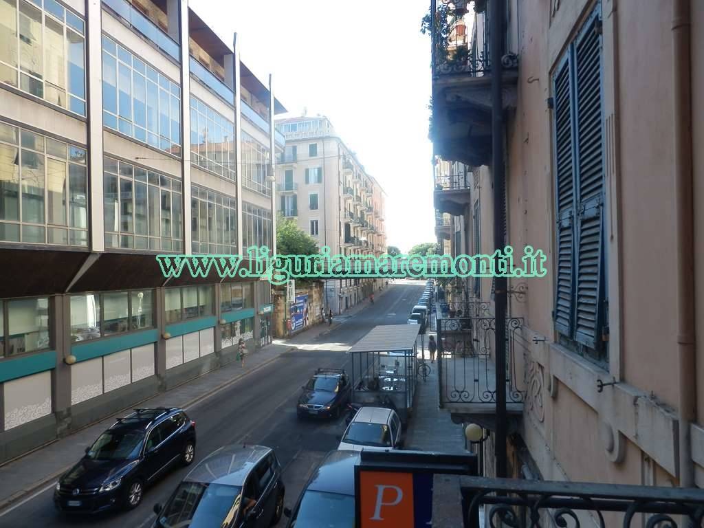 Ufficio - Loc.Com. SAVONA affitto    Agenzia Immobiliare Mare Monti di Rovere Massimo