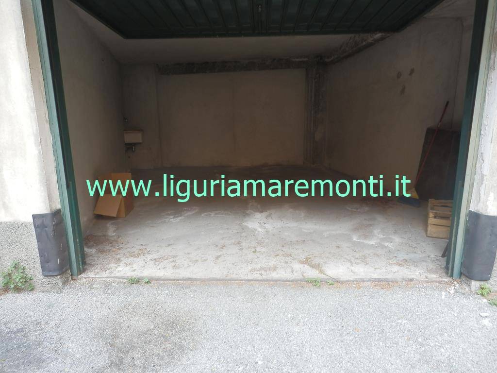  savona affitto quart: centro agenzia-immobiliare-mare-monti-di-rovere-massimo