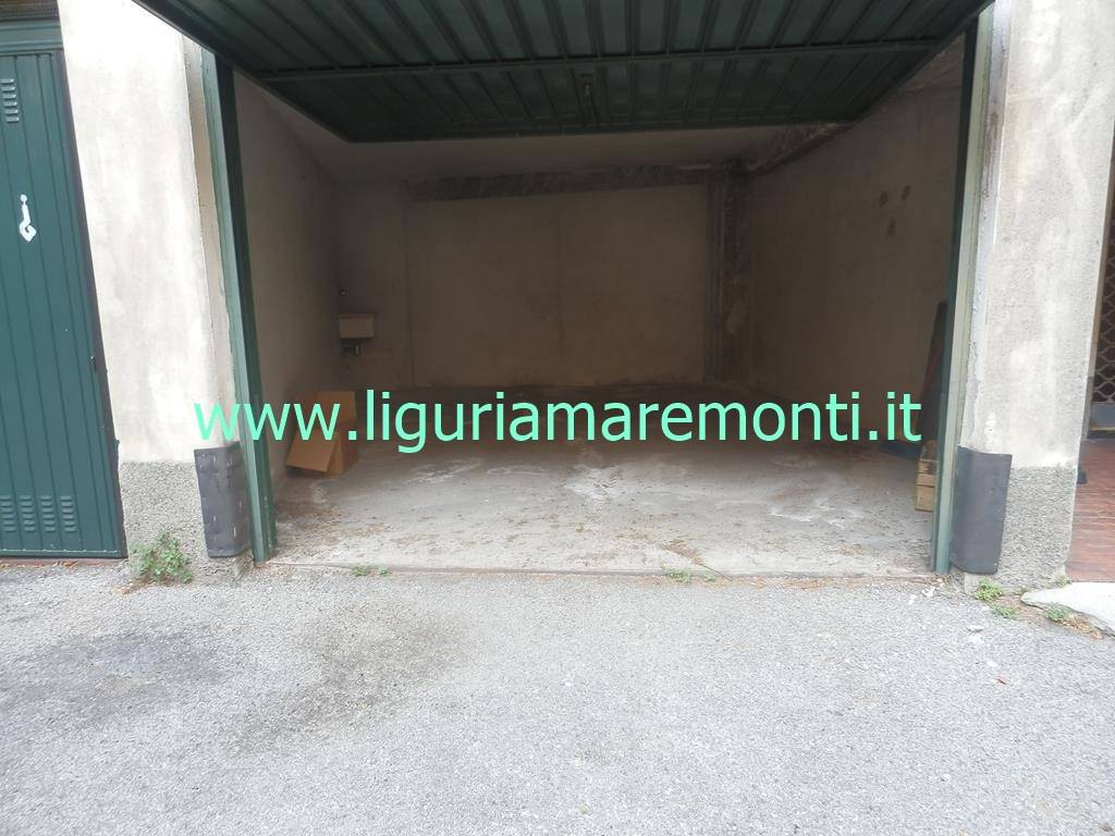 Box auto - Posto auto SAVONA affitto  Centro  Agenzia Immobiliare Mare Monti di Rovere Massimo