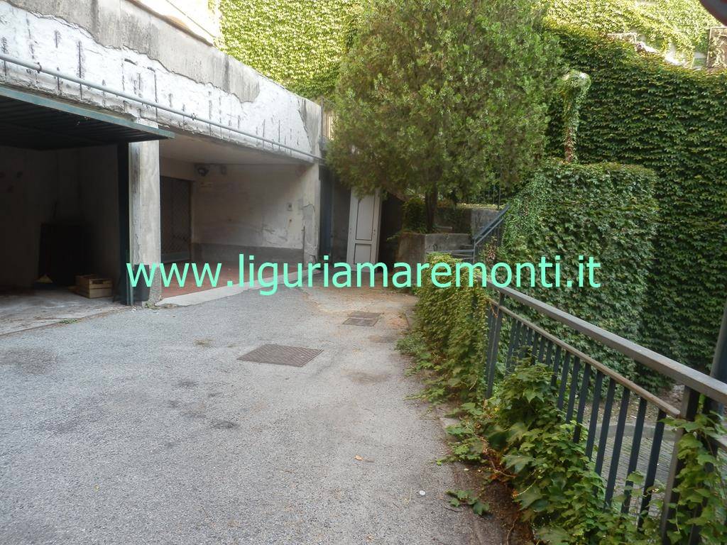 Box auto - Posto auto SAVONA affitto  Centro  Agenzia Immobiliare Mare Monti di Rovere Massimo