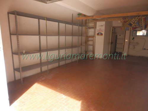 Box o garage in Affitto a Savona