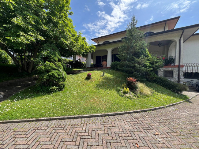 Villa in vendita a Camaiore