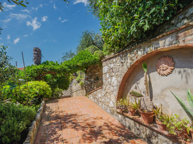 Casa indipendente in vendita a Camaiore (LU)