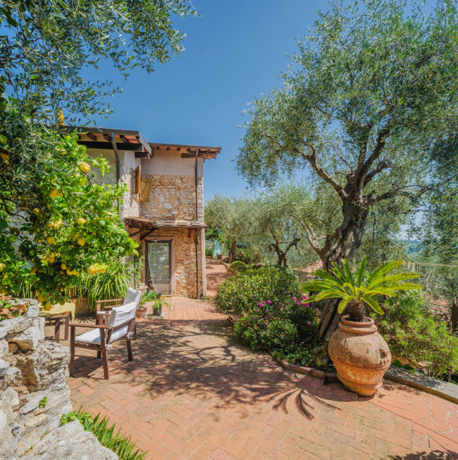 Casa indipendente in vendita a Camaiore (LU)