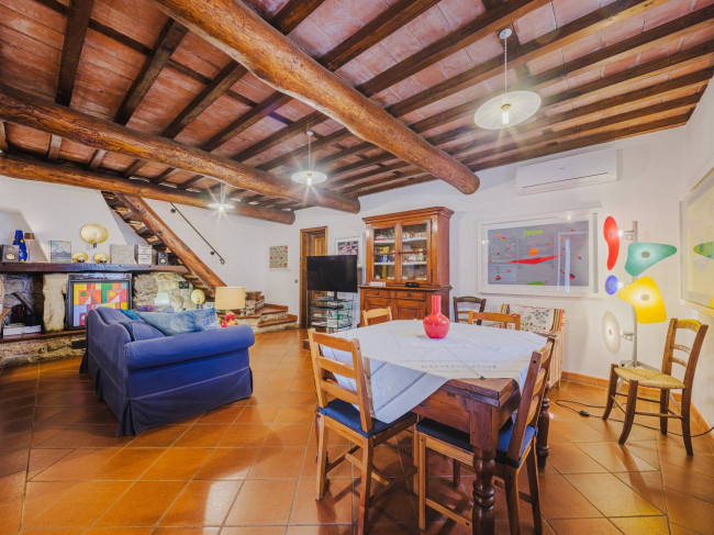 Casa indipendente in vendita a Camaiore (LU)