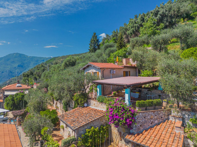 Casa indipendente in vendita a Camaiore (LU)