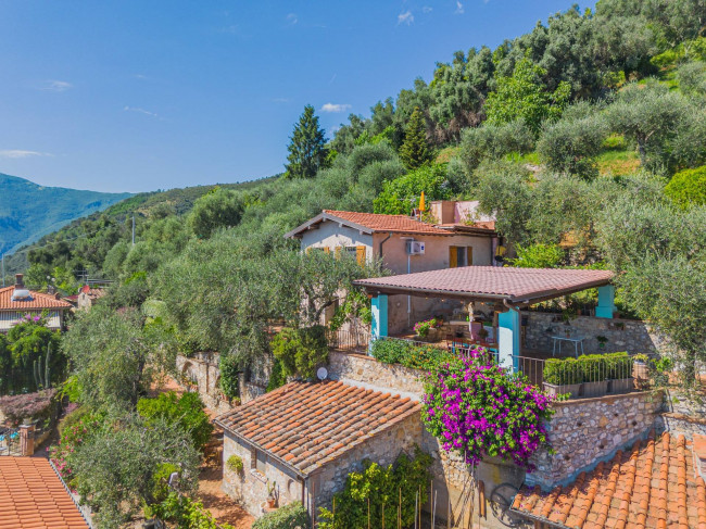 Casa indipendente in vendita a Camaiore (LU)