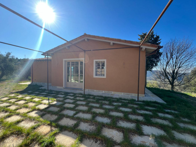 Rustico - Casale in vendita a Camaiore