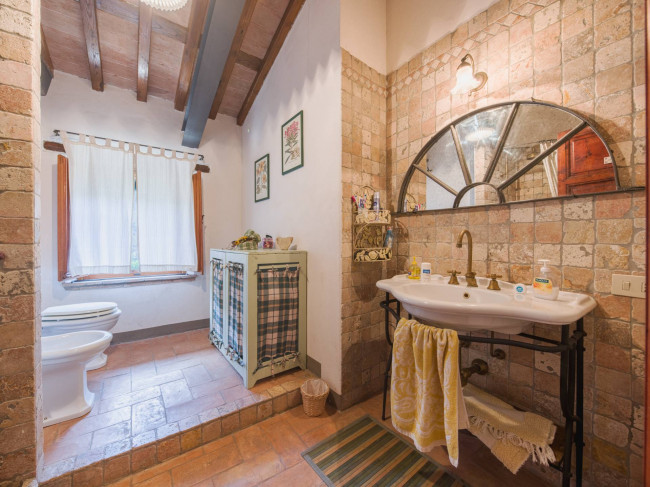 Rustico - Casale in vendita a Camaiore