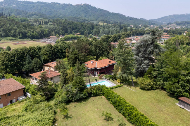Villa in vendita a Camaiore