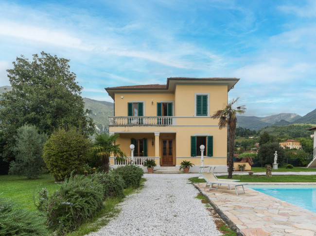 Villa in vendita a Camaiore