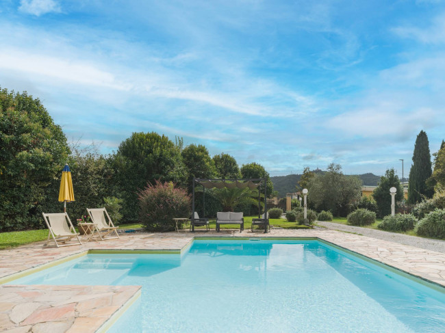 Villa for sale in Camaiore