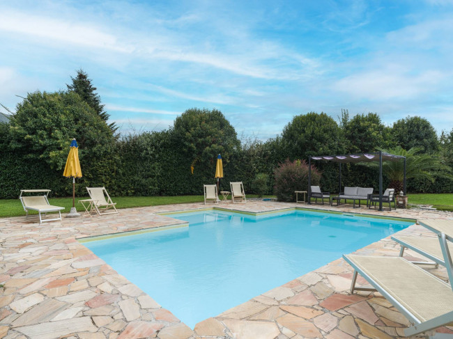 Villa for sale in Camaiore