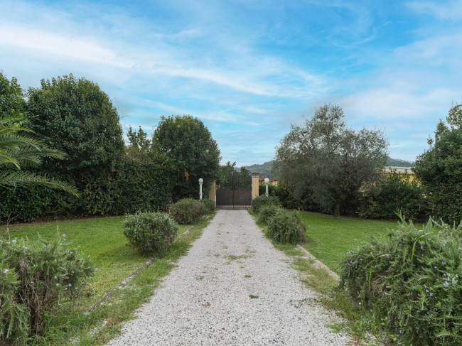 Villa for sale in Camaiore