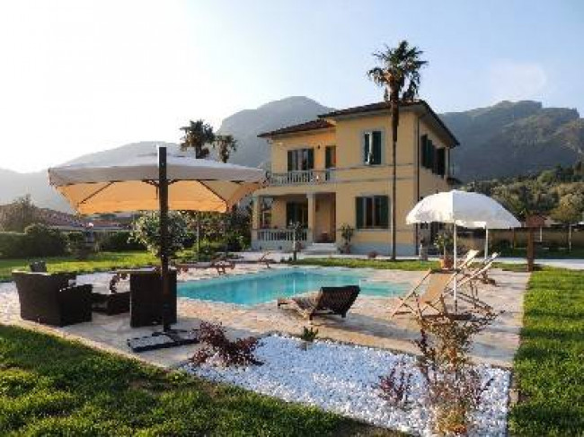 Villa for sale in Camaiore
