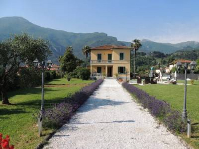 Villa for sale in Camaiore