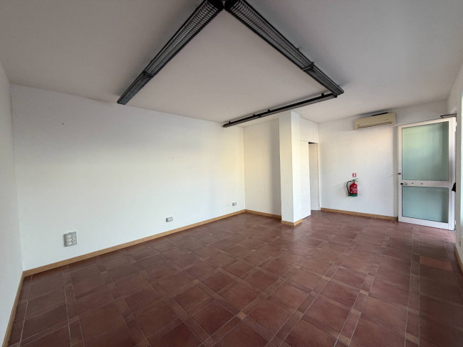 Locale commerciale in affitto a Viareggio