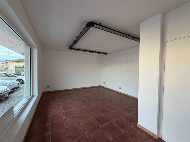 Locale commerciale in affitto a Viareggio