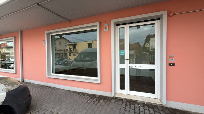 Locale commerciale in affitto a Viareggio