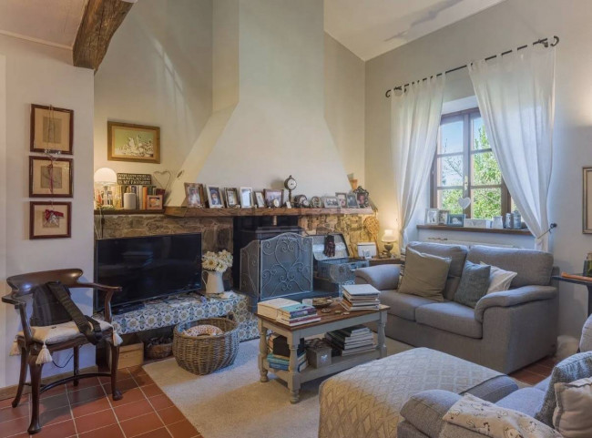 Rustico - Casale in vendita a Camaiore