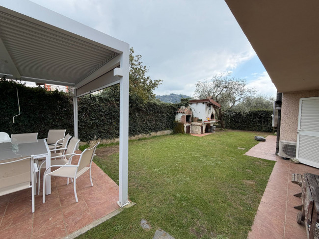 Villa for sale in Massarosa