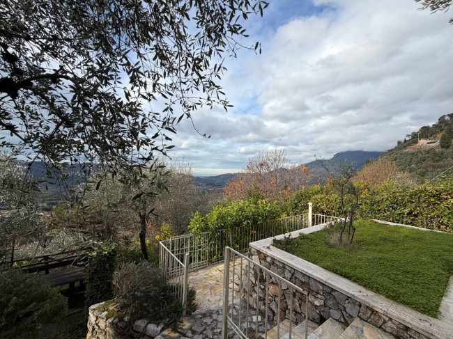 Rustic for sale in Camaiore