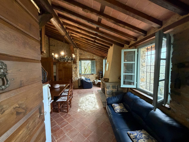 Rustic for sale in Camaiore