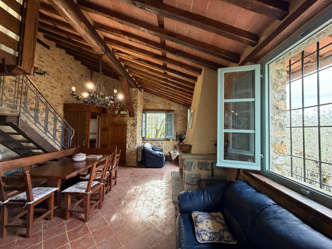 Rustic for sale in Camaiore