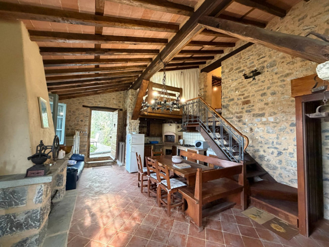 Rustic for sale in Camaiore