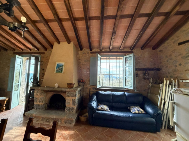 Rustic for sale in Camaiore